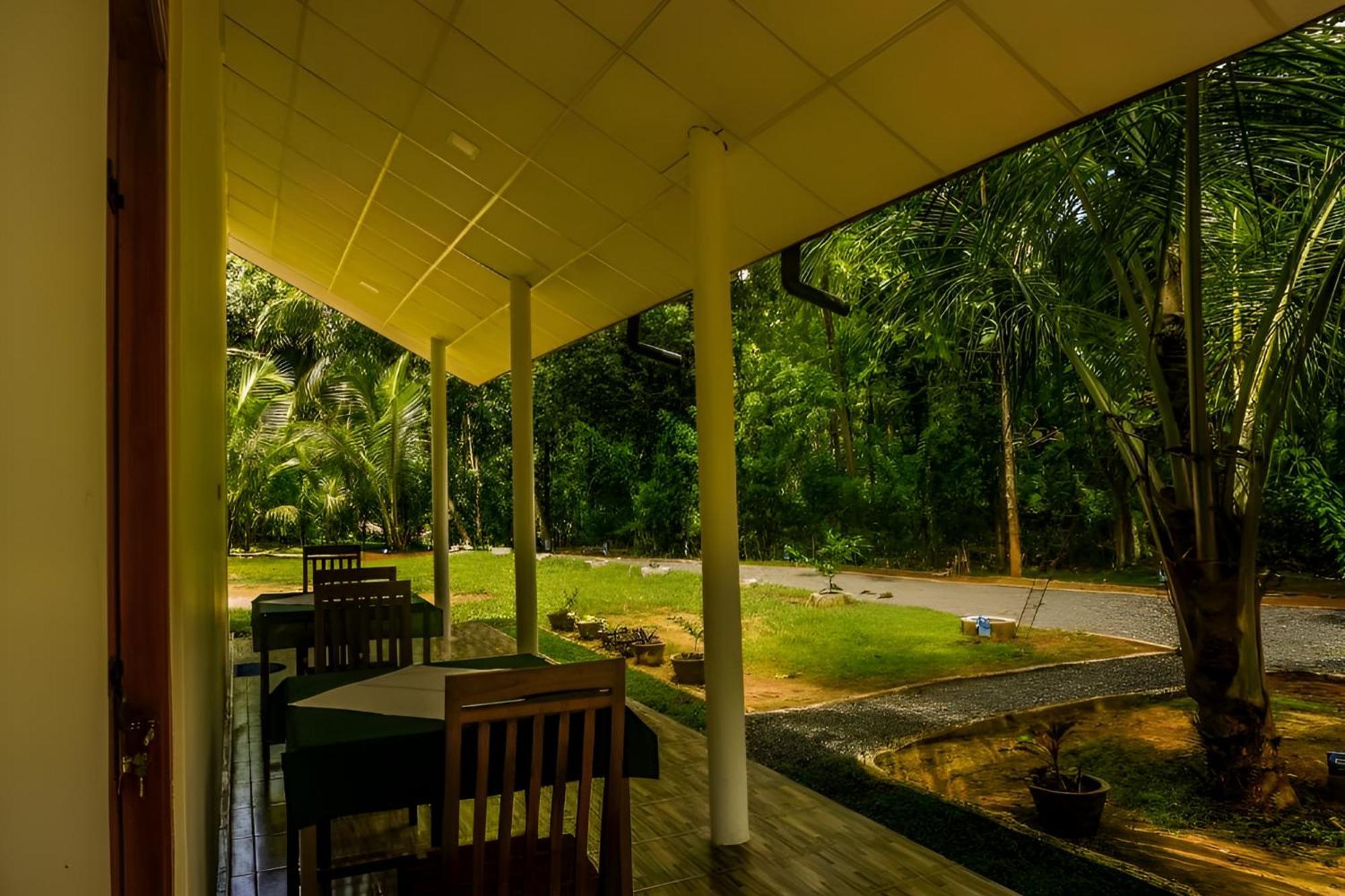 Little Ele Safari Lodge Udawalawe Esterno foto